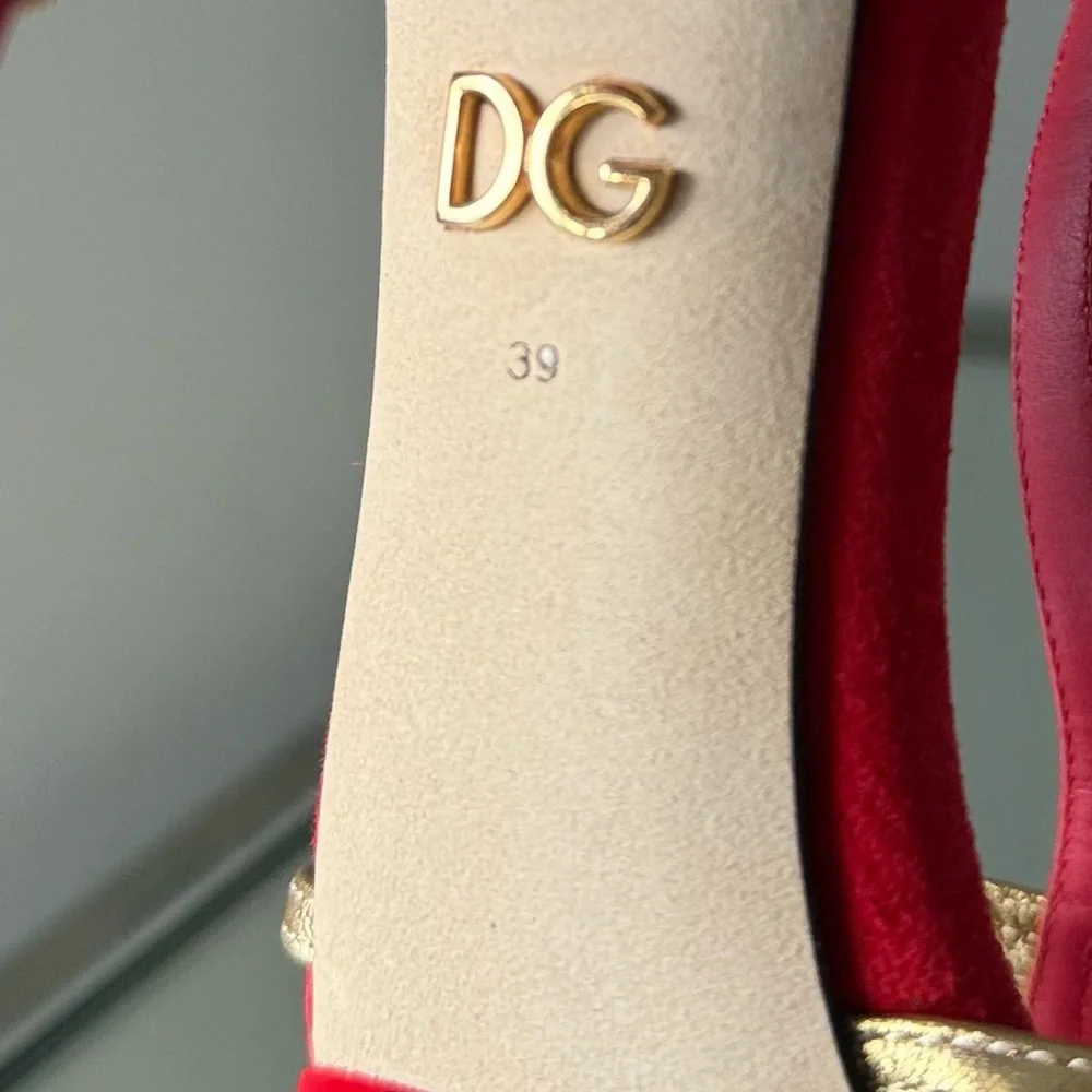 New Dolce & Gabbana 105mm sculpted-heel heart suede sandals $1,895